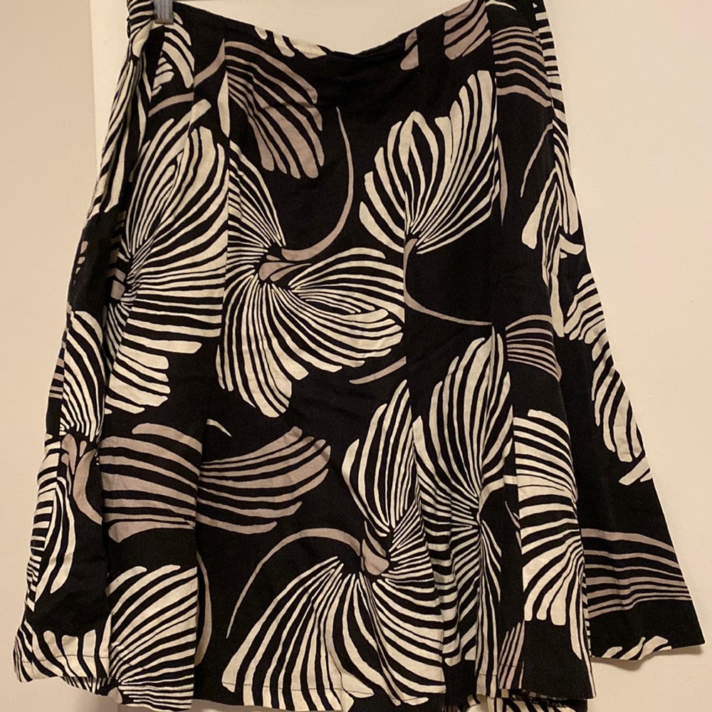 NY & Company black patterned linen skirt
